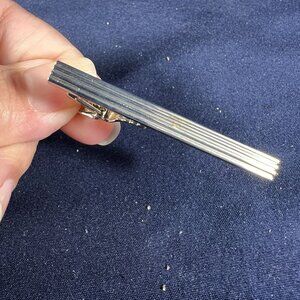 Silver-Tone Textured Tie Clip With Ribbed & Checkered Design